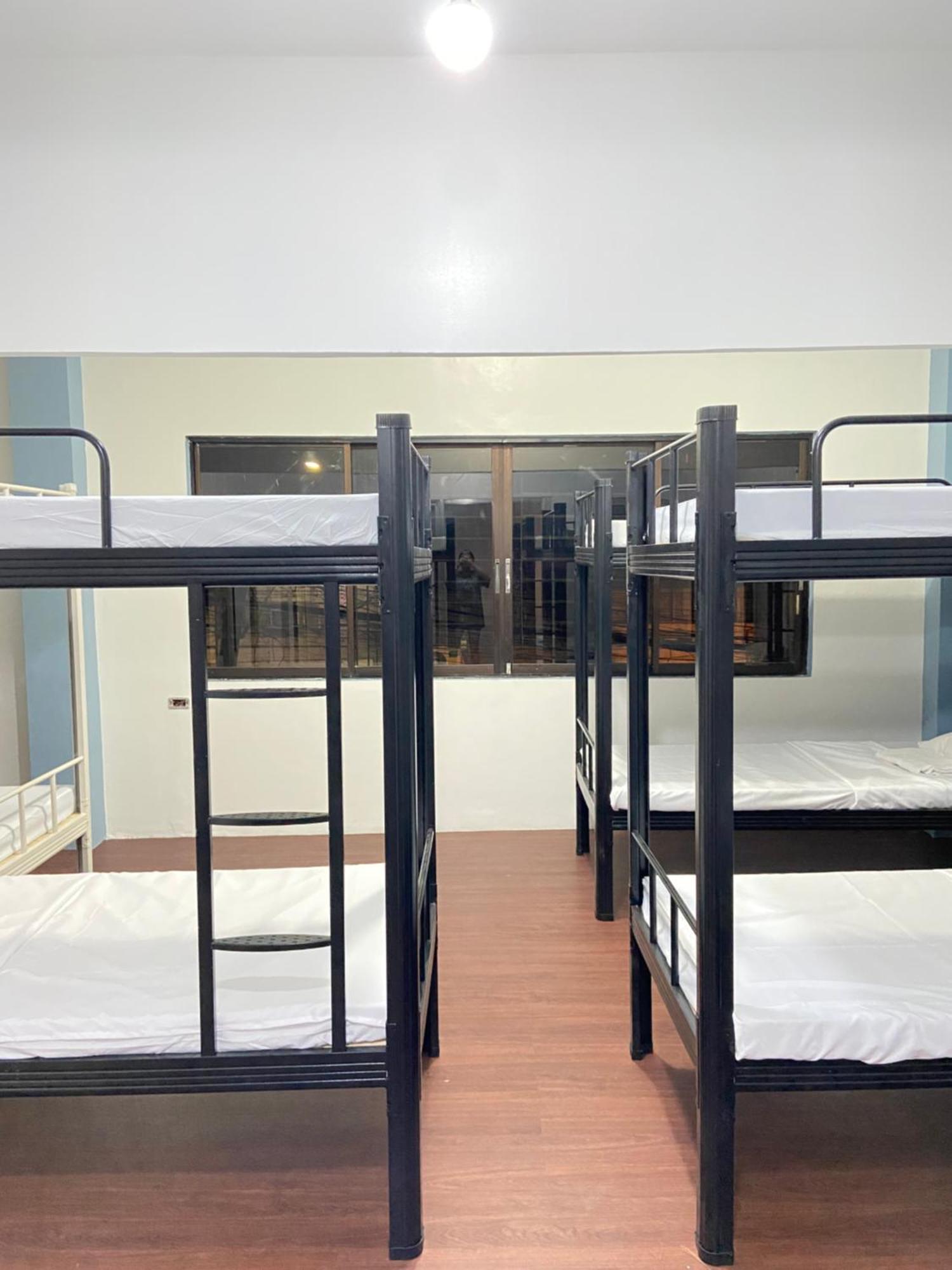 Lime Lite Manila Hostel Makati City Ngoại thất bức ảnh